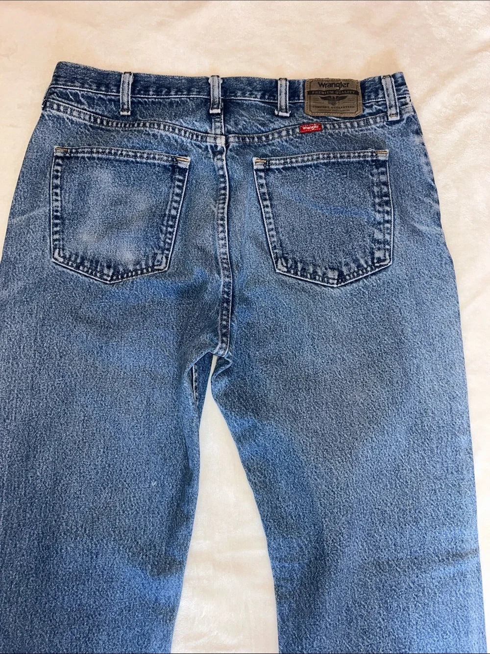 Wrangler Men’s Straight Jeans in Classic Blue Denim